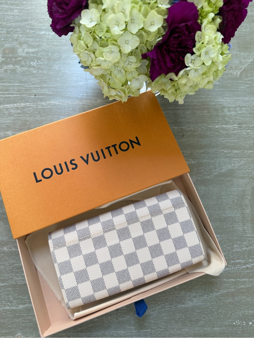 LOUIS VUITTON Portefeuille Damier Azur Wallet. Rare. New in Box with receipt. - Picture 3 of 7